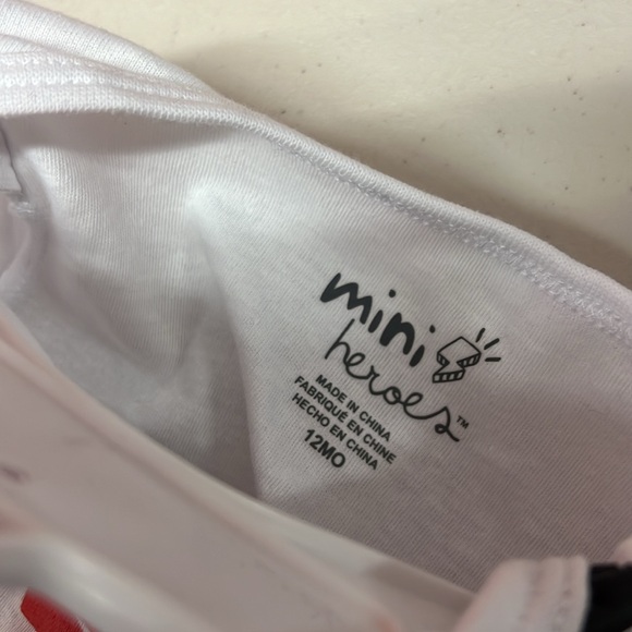 NEW Mini Heroes Christmas Cutie Onesie with Pants Baby Size 12M - Picture 3 of 3